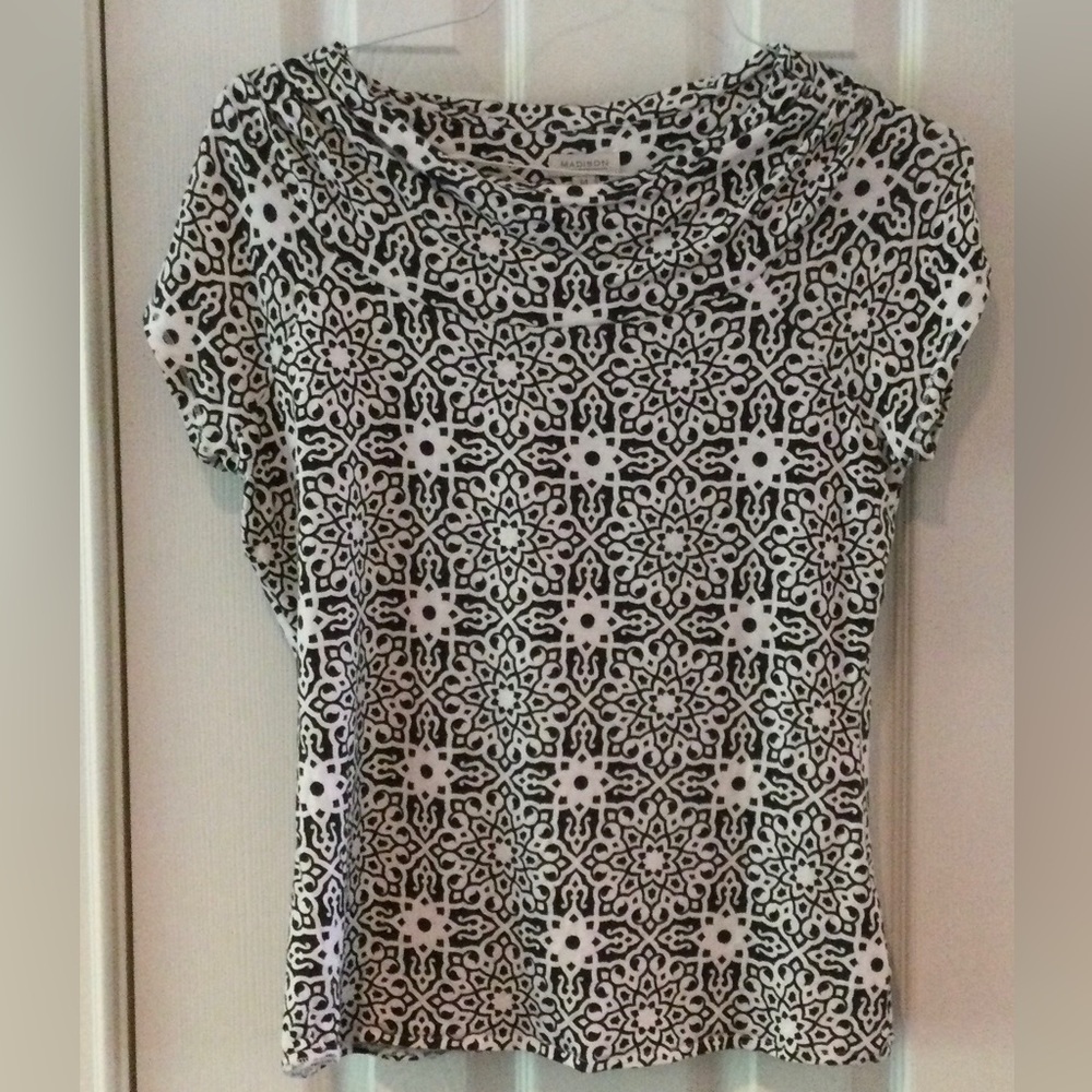 Madison Womens Medium Black & White Patterned Short Sleeve Women's Top